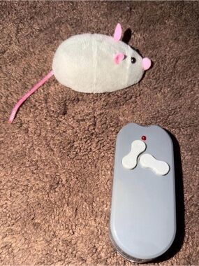 🍒Plush White & Pink Mouse Cat Toy with Remote